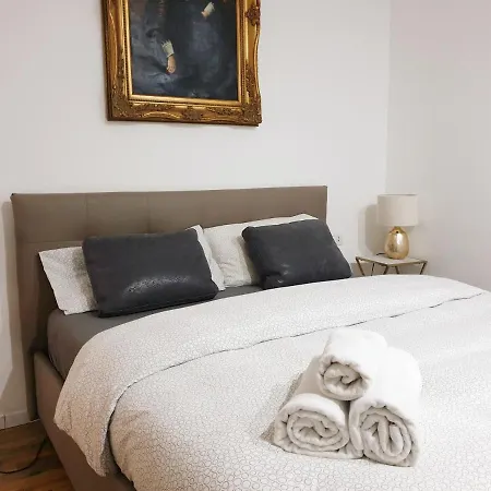 Michelangelo 30 Moderno Vicino Bosco Verticale Апартаменты